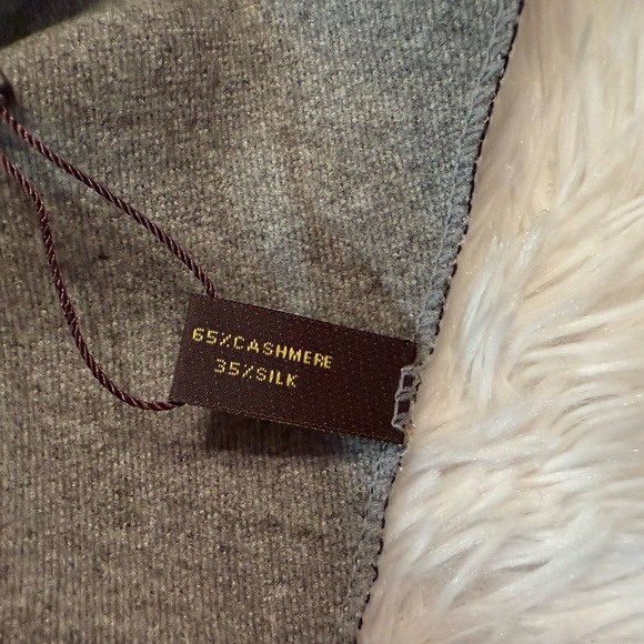 Louis Vuitton Cashmere Scarf/Shawl/Wrap - Picture 10 of 10